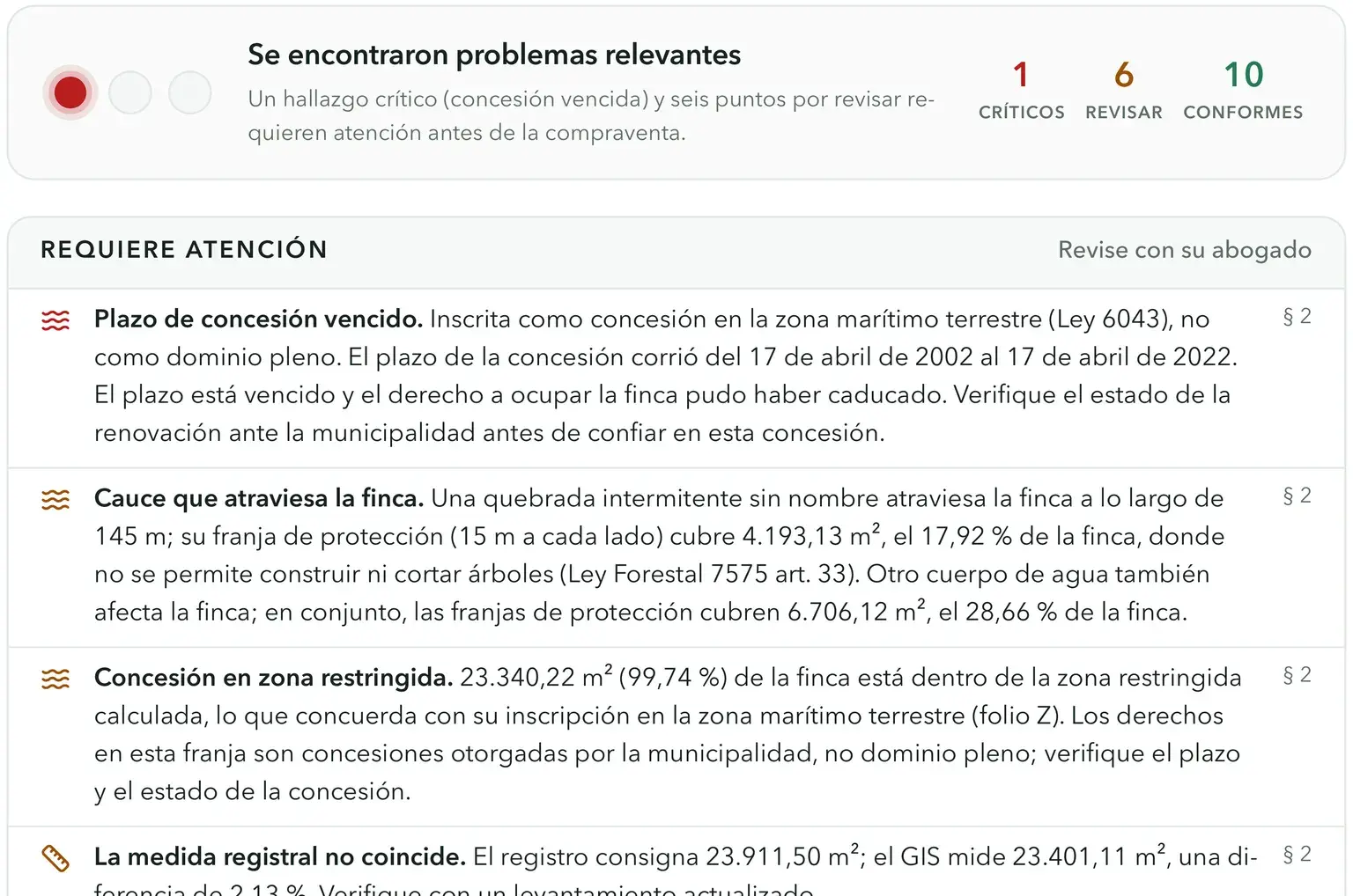 Resumen de riesgos del informe: se encontraron problemas importantes, un hallazgo crítico y seis por revisar, con los hallazgos explicados en lenguaje sencillo